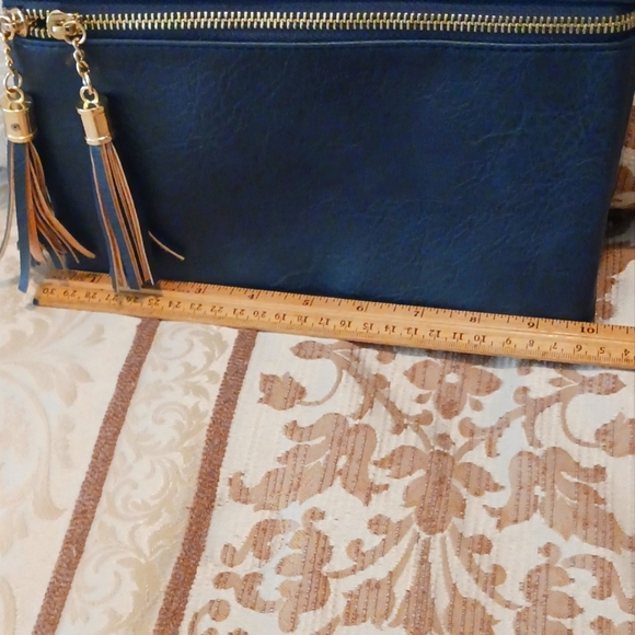 Crossbody Bag Navy Blue EUC - Picture 3 of 14